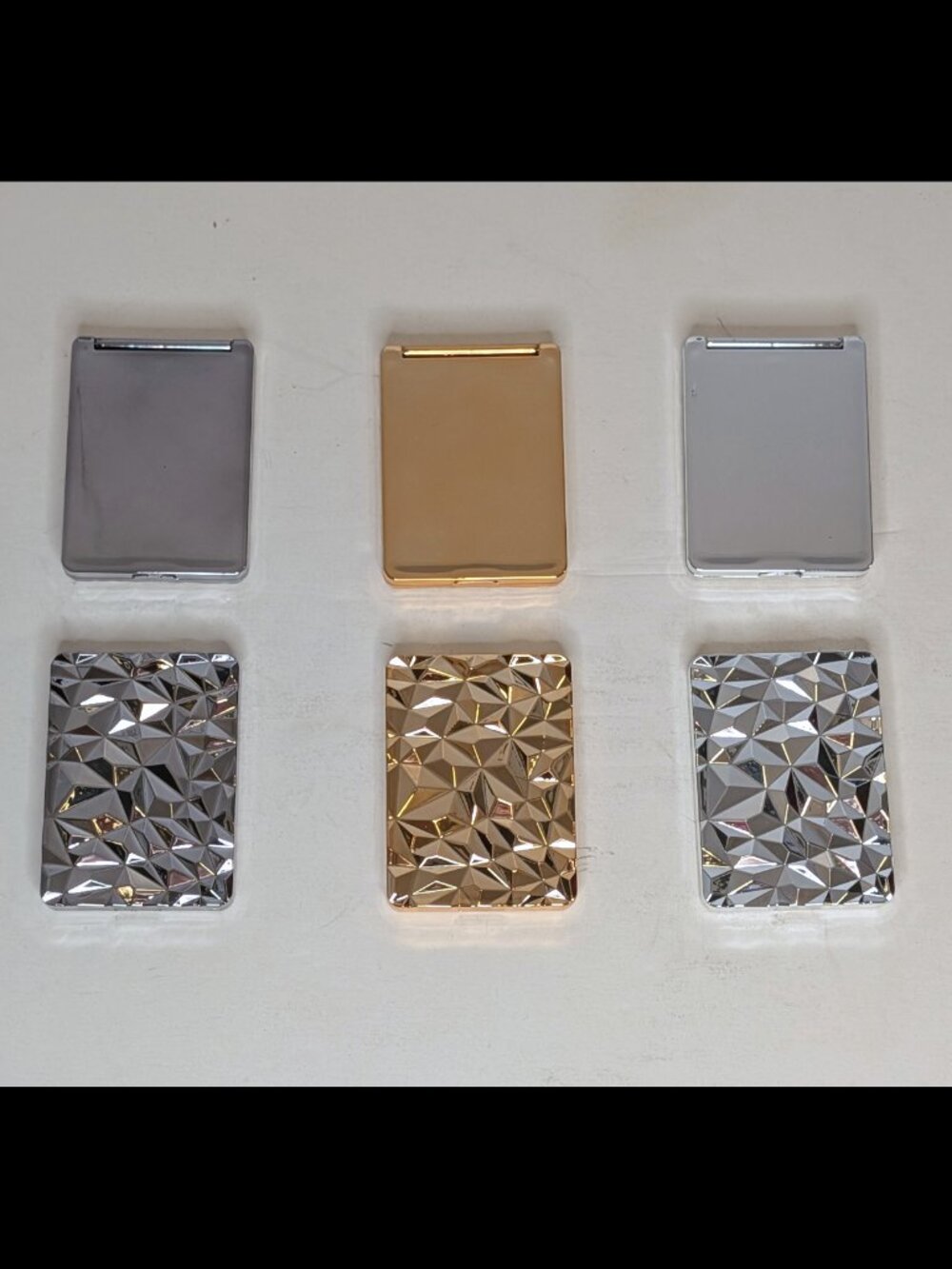 Fabulous FASHION COMPACT with Double Mirror -- SHINY 3D *or* STITCH Design - Picture 3 of 5